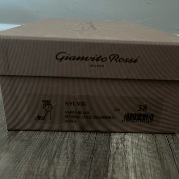 Gianvito Rossi
Ankle-Wrap Leather Stilleto Sandals - Picture 11 of 11